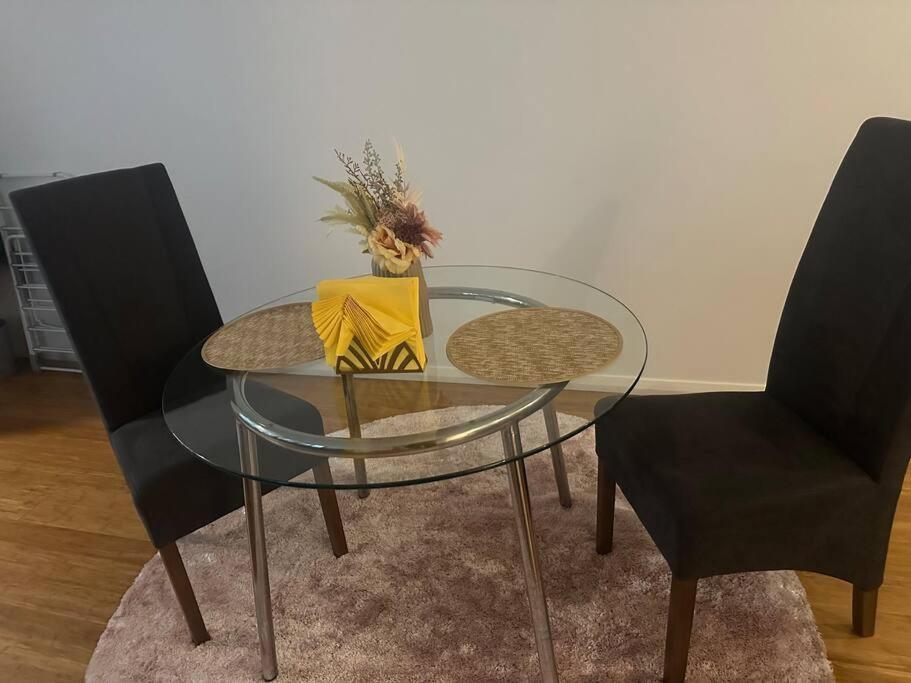 Stylish 1 Bedroom Best Location Sidney Exterior foto